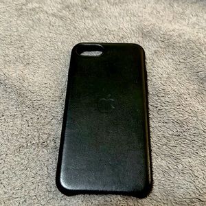 Official Apple iPhone SE leather case - black